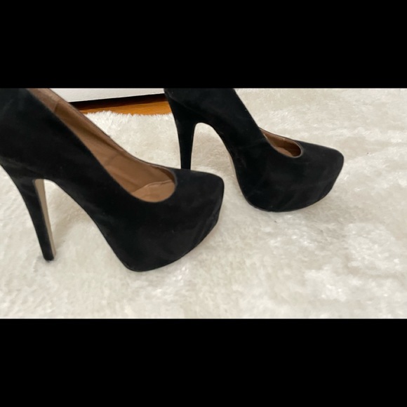 Heel Shoes - Picture 5 of 6